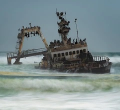Teaserbild: Schiffswracks, Rundreise Erongo: Erleben Sie zerklüftete Schiffswracks im Nebel und unberechenbar starker Strömungen.